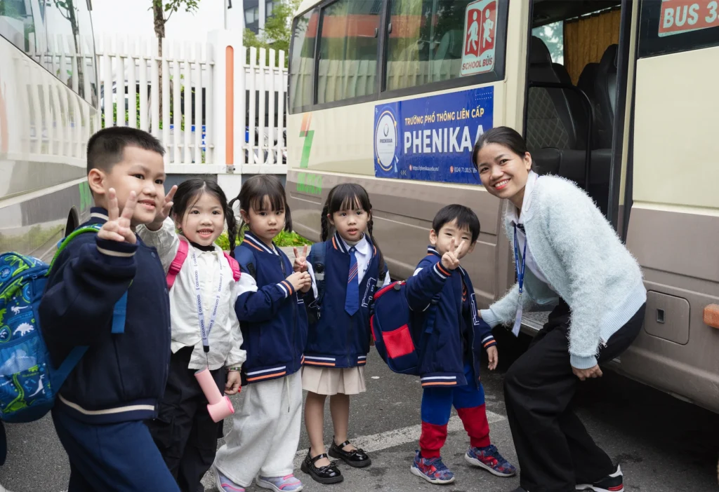 Tuyen-xe-bus-phenikaa-school