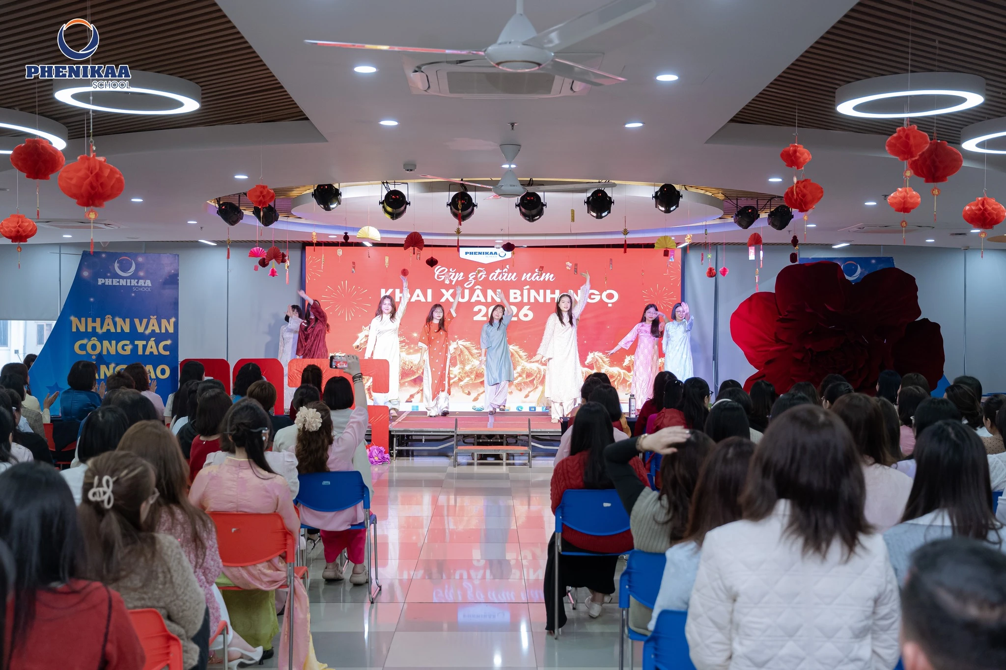 Tập thể Phenikaa School đã cùng nhau tham dự chương trình Gặp gỡ đầu năm - Khai xuân Bính Ngọ 2026