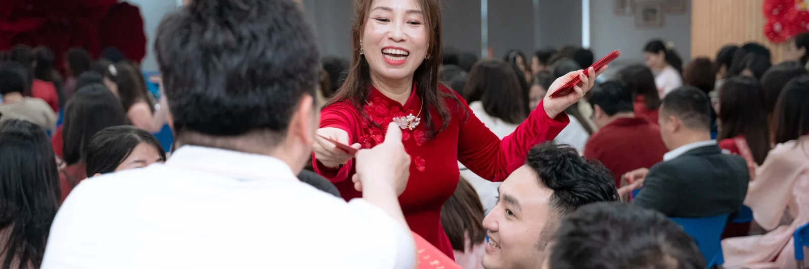 Những phong bao lì xì may mắn đầu năm mở ra một hành trình mới - hành trình của khát vọng, đổi mới và bứt phá