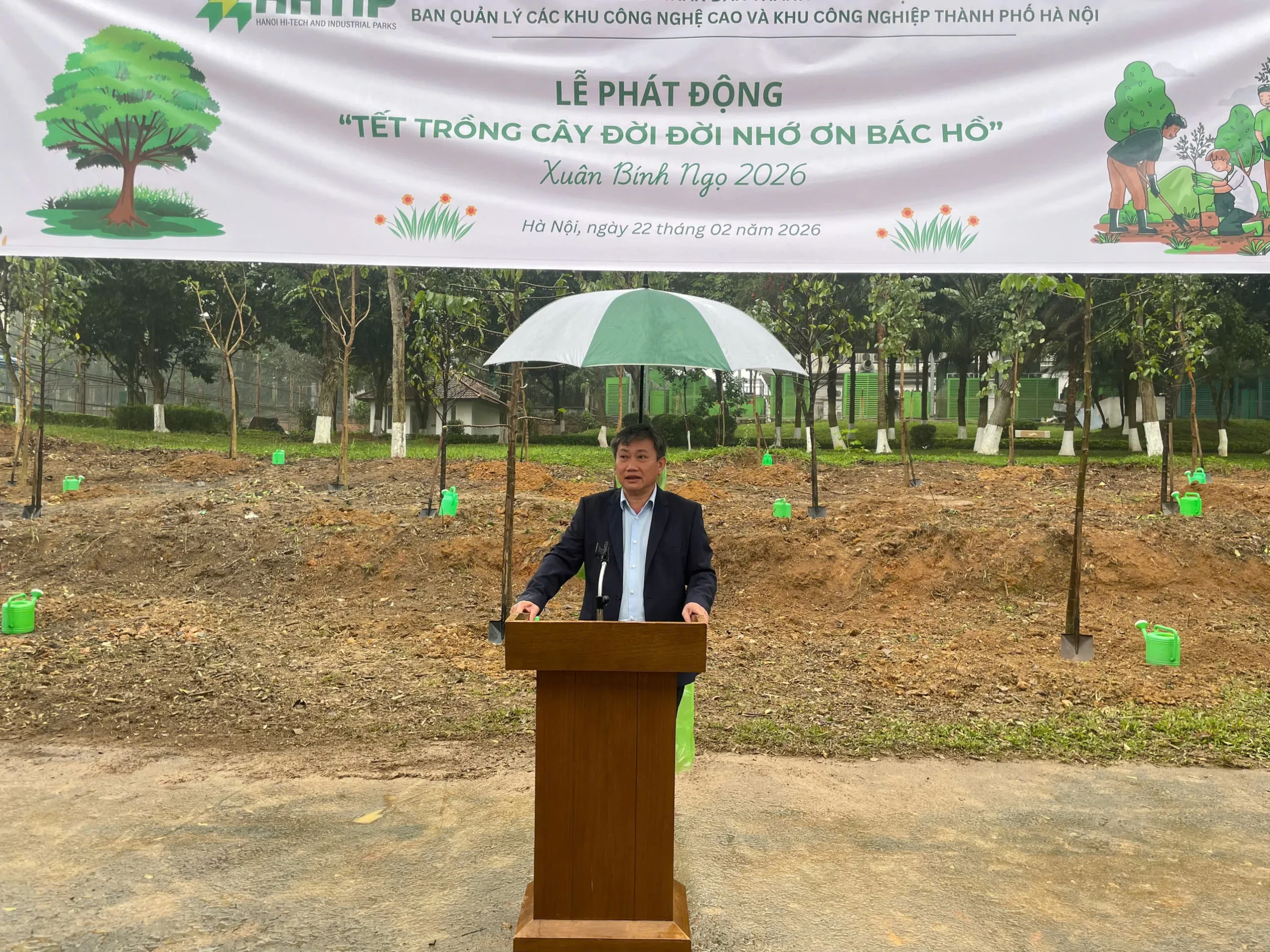 Ph&oacute; Trưởng ban quản l&yacute; c&aacute;c Khu CNC v&agrave; KCN Đinh Trần Qu&acirc;n ph&aacute;t biểu tại buổi lễ