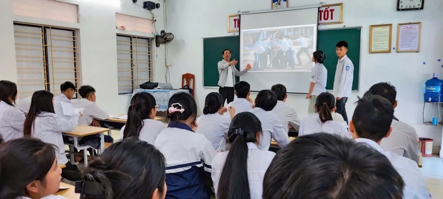 Giờ học tại Trường THPT Nguyễn Huệ (Hưng Yên).