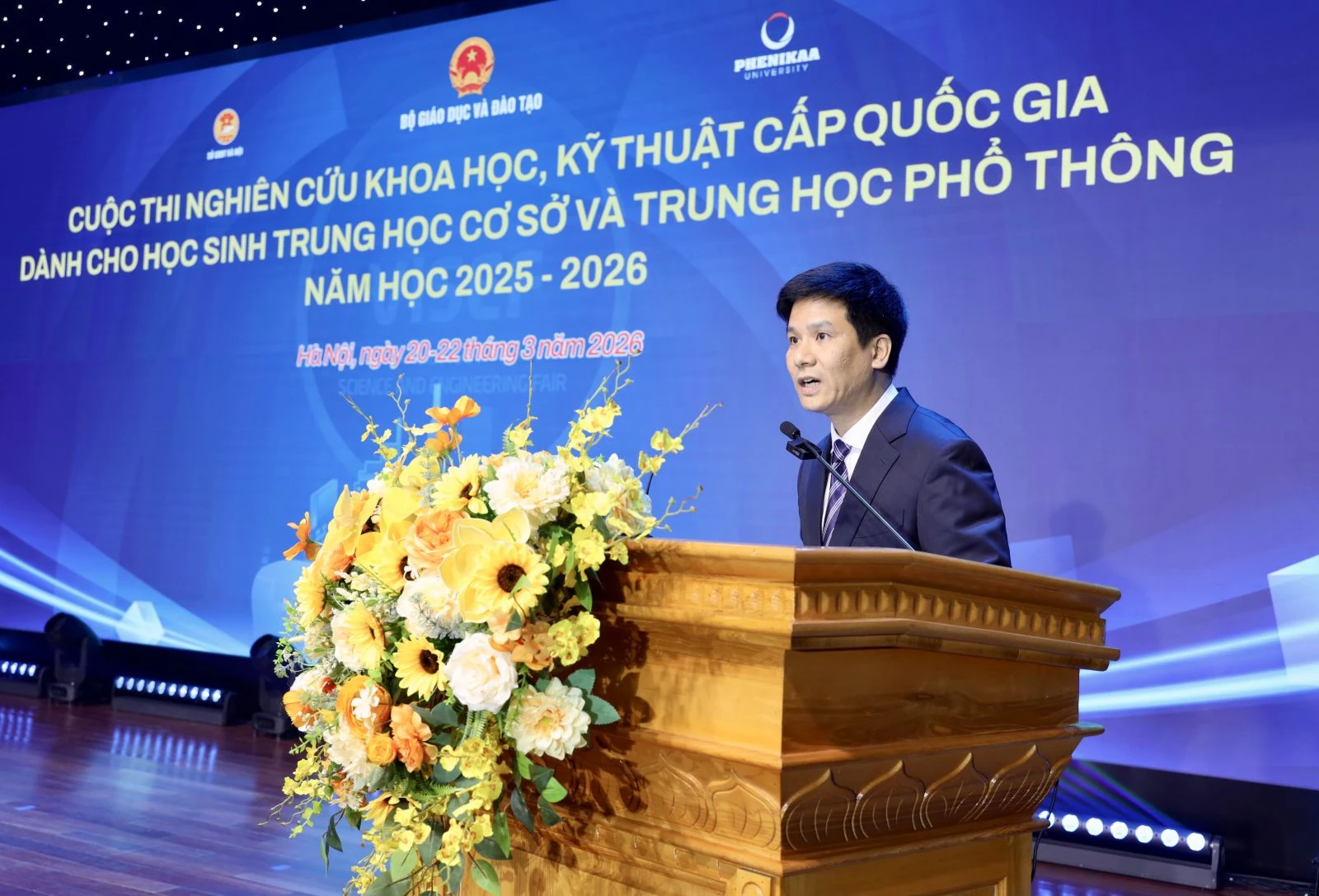 GS.TS L&ecirc; Trung Th&agrave;nh - Ph&oacute; Tổng Gi&aacute;m đốc thường trực, Gi&aacute;m đốc Đại học Phenikaa ph&aacute;t biểu tại buổi lễ