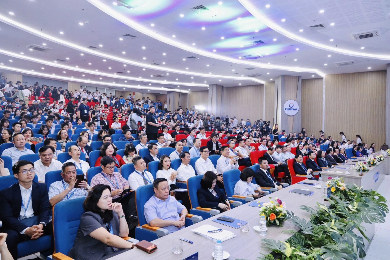 Quang cảnh buổi lễ Khai mạc Cuộc thi nghi&ecirc;n cứu khoa học kỹ thuật d&agrave;nh cho học sinh THCS, THPT năm học 2025-2026.