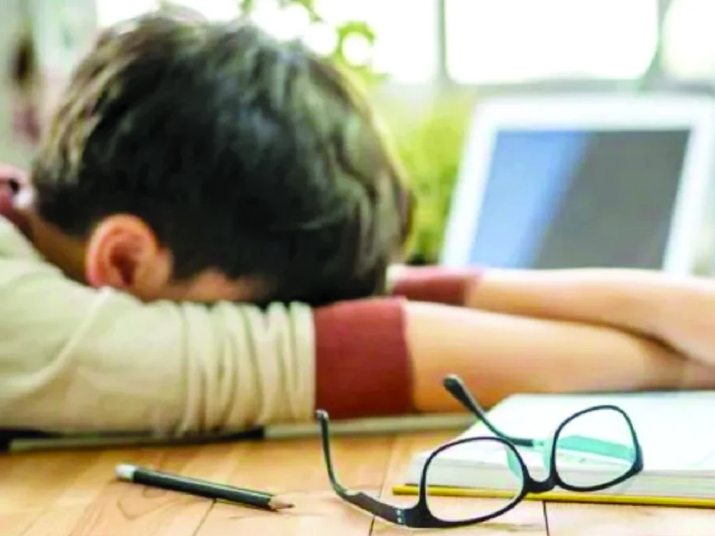 Kh&ocirc;ng &iacute;t trẻ rơi v&agrave;o trạng th&aacute;i &aacute;p lực, mất động lực học tập, thậm ch&iacute; đ&aacute;nh mất sự tự tin khi đối mặt với &aacute;p lực học tập v&agrave; chạy theo th&agrave;nh t&iacute;ch