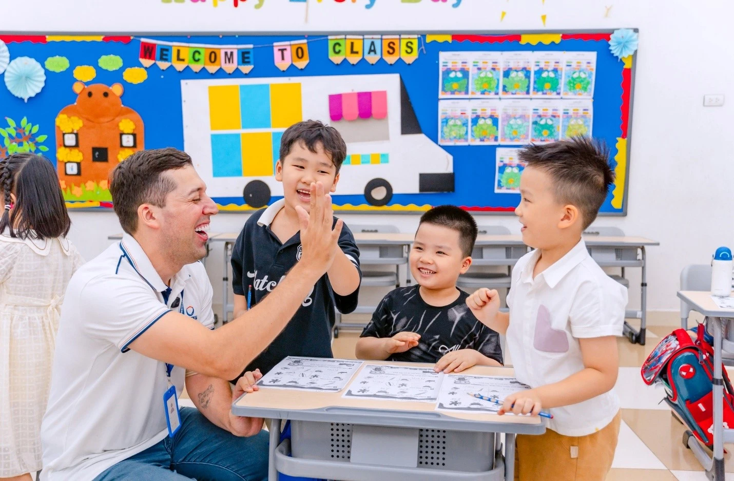 Cảm x&uacute;c t&iacute;ch cực tạo n&ecirc;n khả năng th&iacute;ch ứng v&agrave; động lực bền vững cho c&aacute;c con