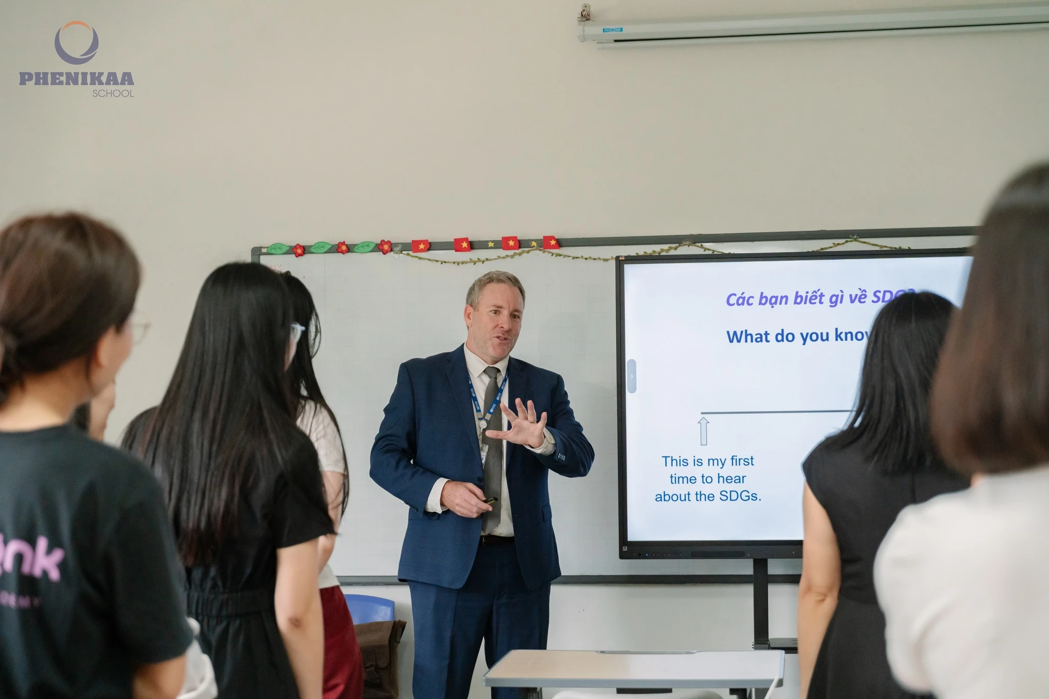 Chuy&ecirc;n đề 2:&nbsp; Integrating education for sustainable development: Educating agents of change (T&iacute;ch hợp gi&aacute;o dục v&igrave; sự ph&aacute;t triển bền vững: Đ&agrave;o tạo những nh&acirc;n tố thay đổi)