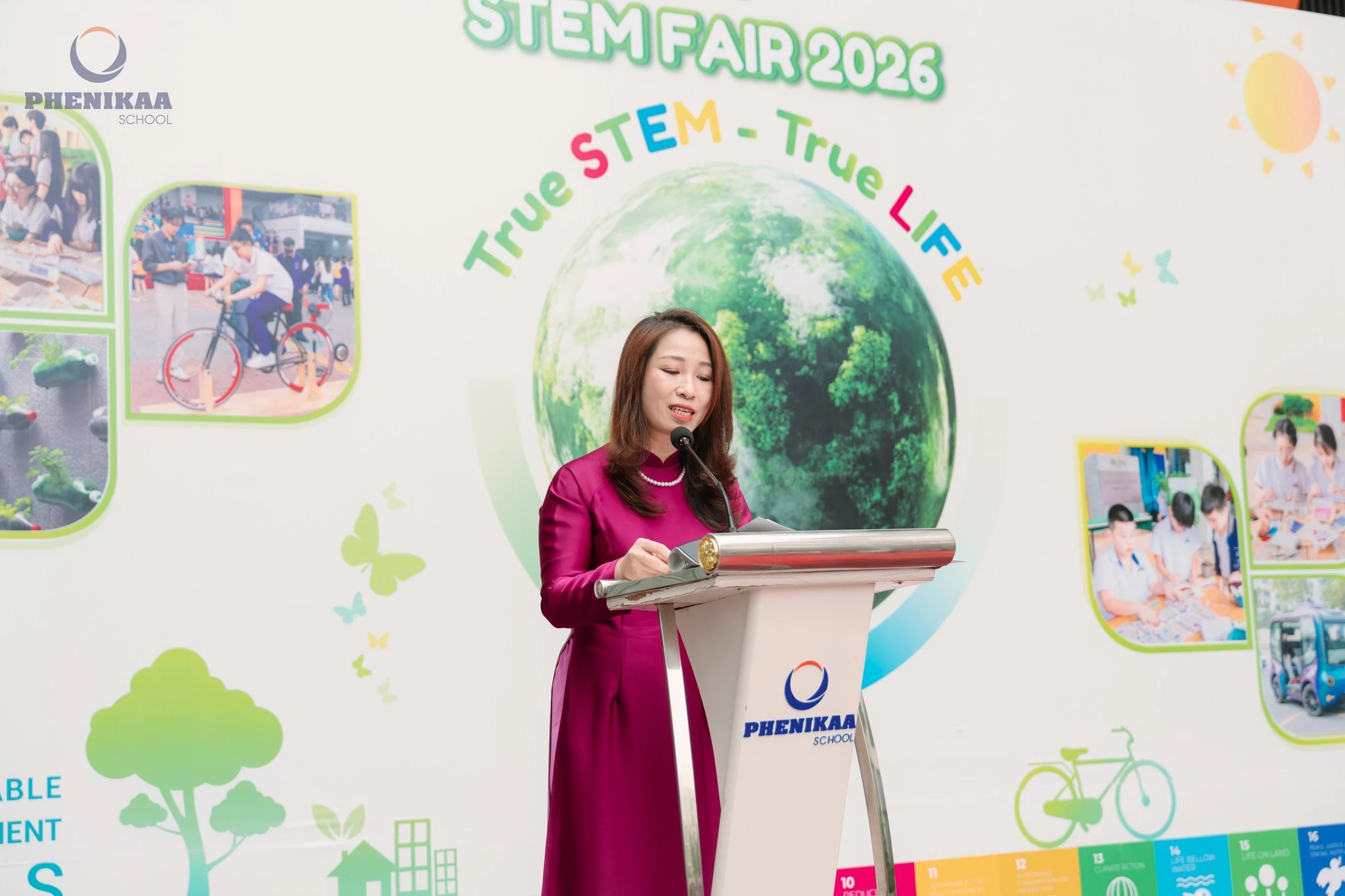 B&agrave; Nguyễn Thị Hương - Tổng Gi&aacute;m đốc Phenikaa School ph&aacute;t biểu khai mạc chương tr&igrave;nh