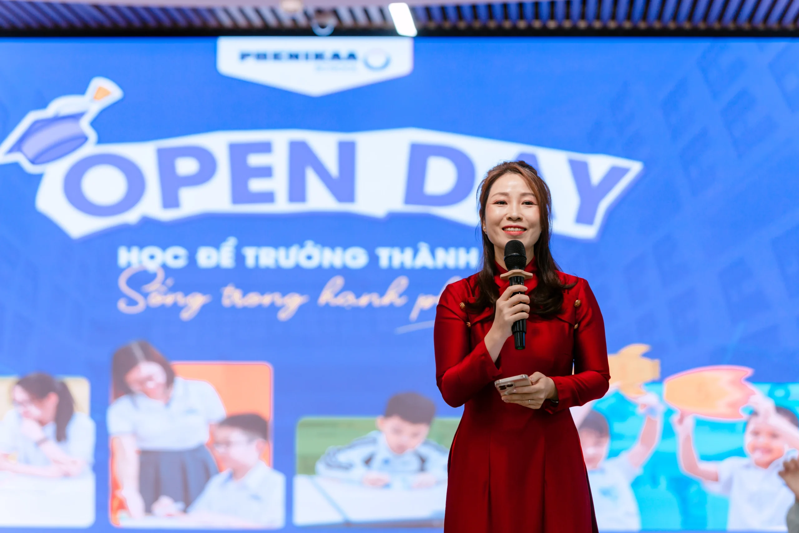 B&agrave; Nguyễn Thị Hương Tổng Gi&aacute;m đốc Phenikaa School, chia sẻ tại Open Day &ldquo;Học để trưởng th&agrave;nh &ndash; Sống trong hạnh ph&uacute;c&rdquo; (nguồn Phenikaa)