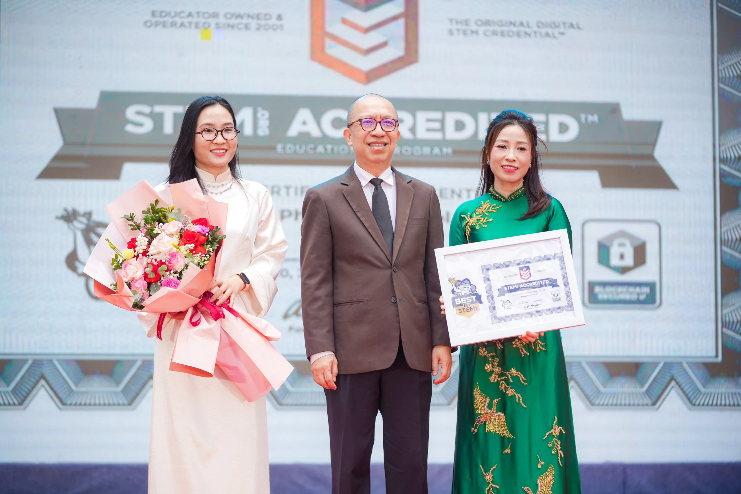 Phenikaa School vinh dự đón nhận CHỨNG NHẬN TOÀN CẦU VỀ GIÁO DỤC STEM và danh hiệu TOP 5% CÁC TỔ CHỨC STEM XUẤT SẮC NHẤT (BEST IN STEM)