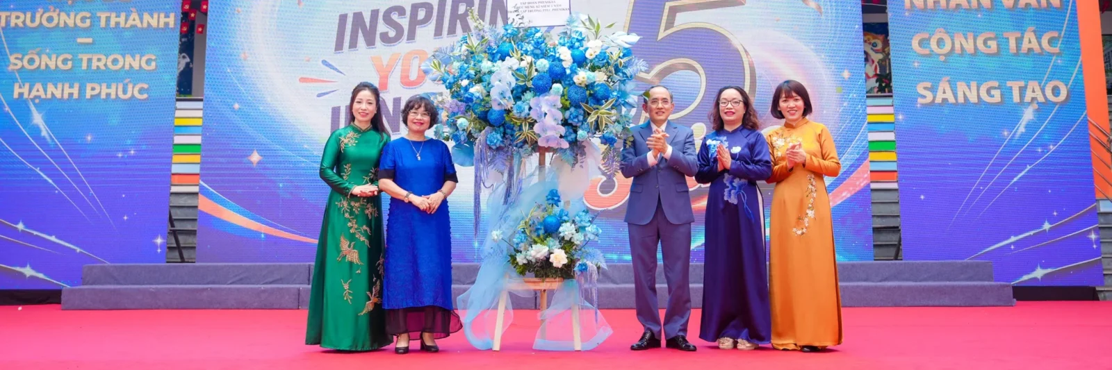 Khoảnh khắc lưu niệm đầy ý nghĩa