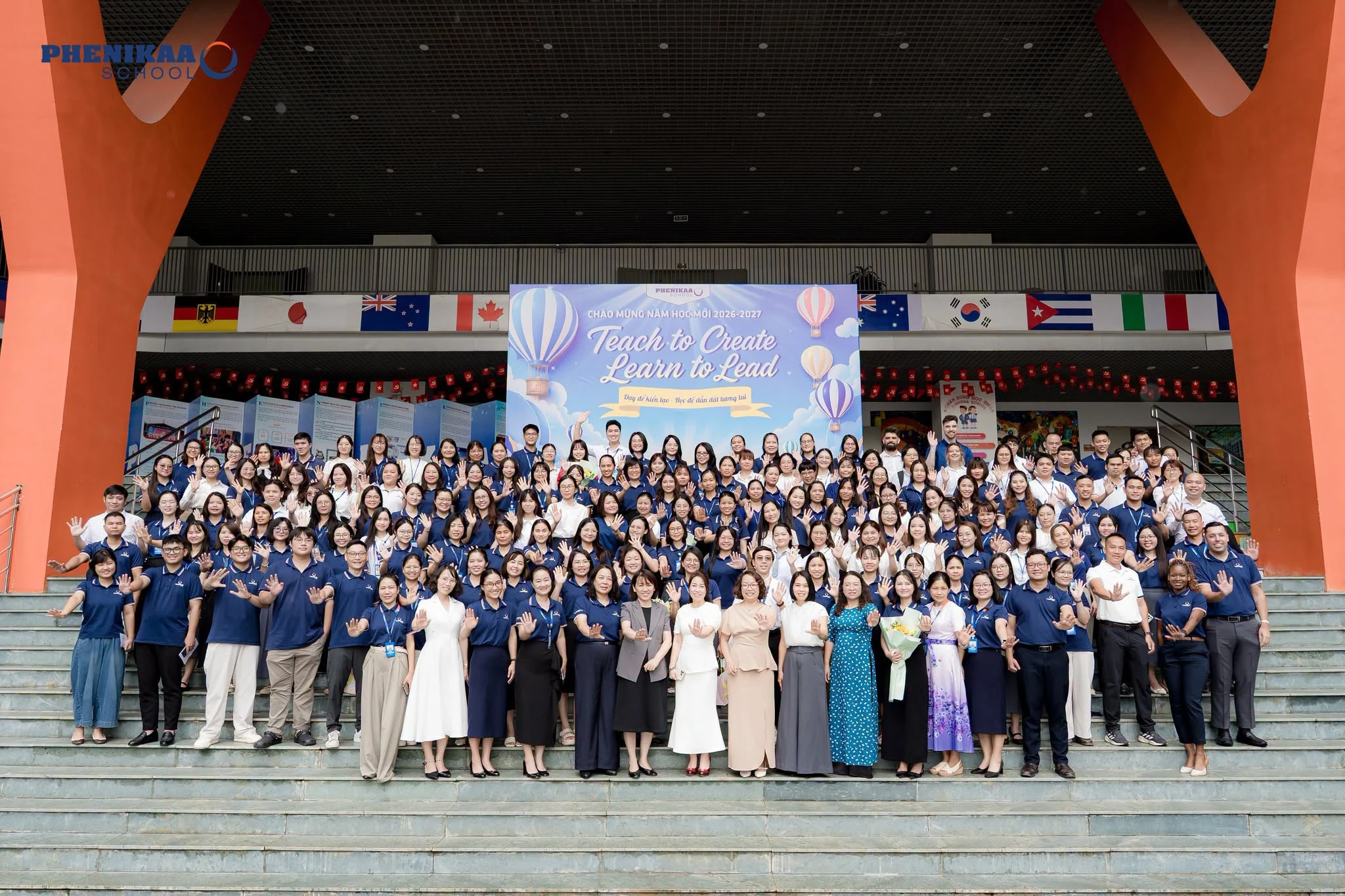 Lễ Kick Off năm học 2026 - 2027 ghi dấu khoảnh khắc to&agrave;n thể CBGVNV Phenikaa School c&ugrave;ng hội tụ, chung một tinh thần, chung một mục ti&ecirc;u v&agrave; sẵn s&agrave;ng cho h&agrave;nh tr&igrave;nh mới