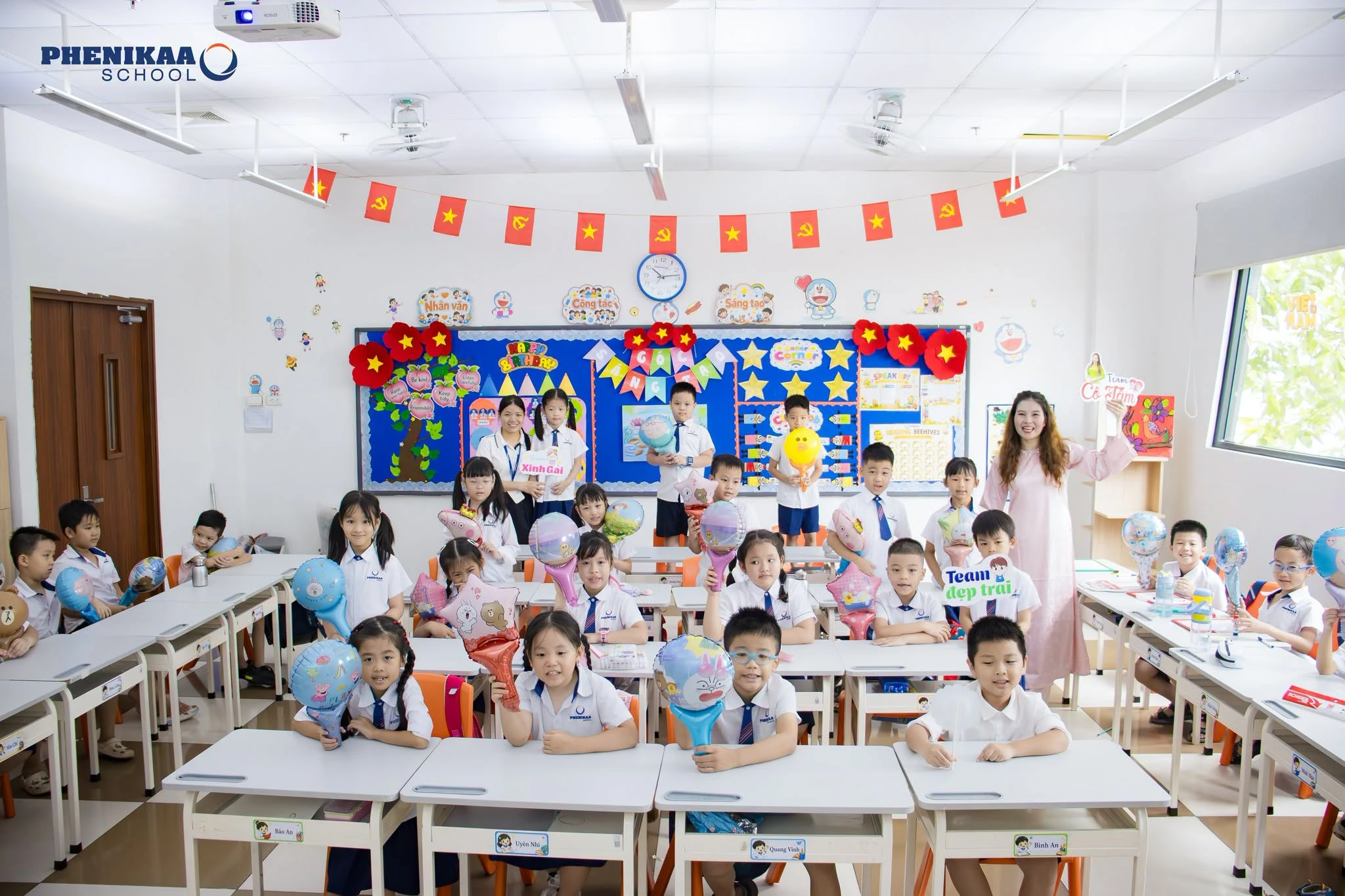 Một số hình ảnh của học sinh Phenikaa School tại lớp học trong ngày đầu tiên của Back to School.