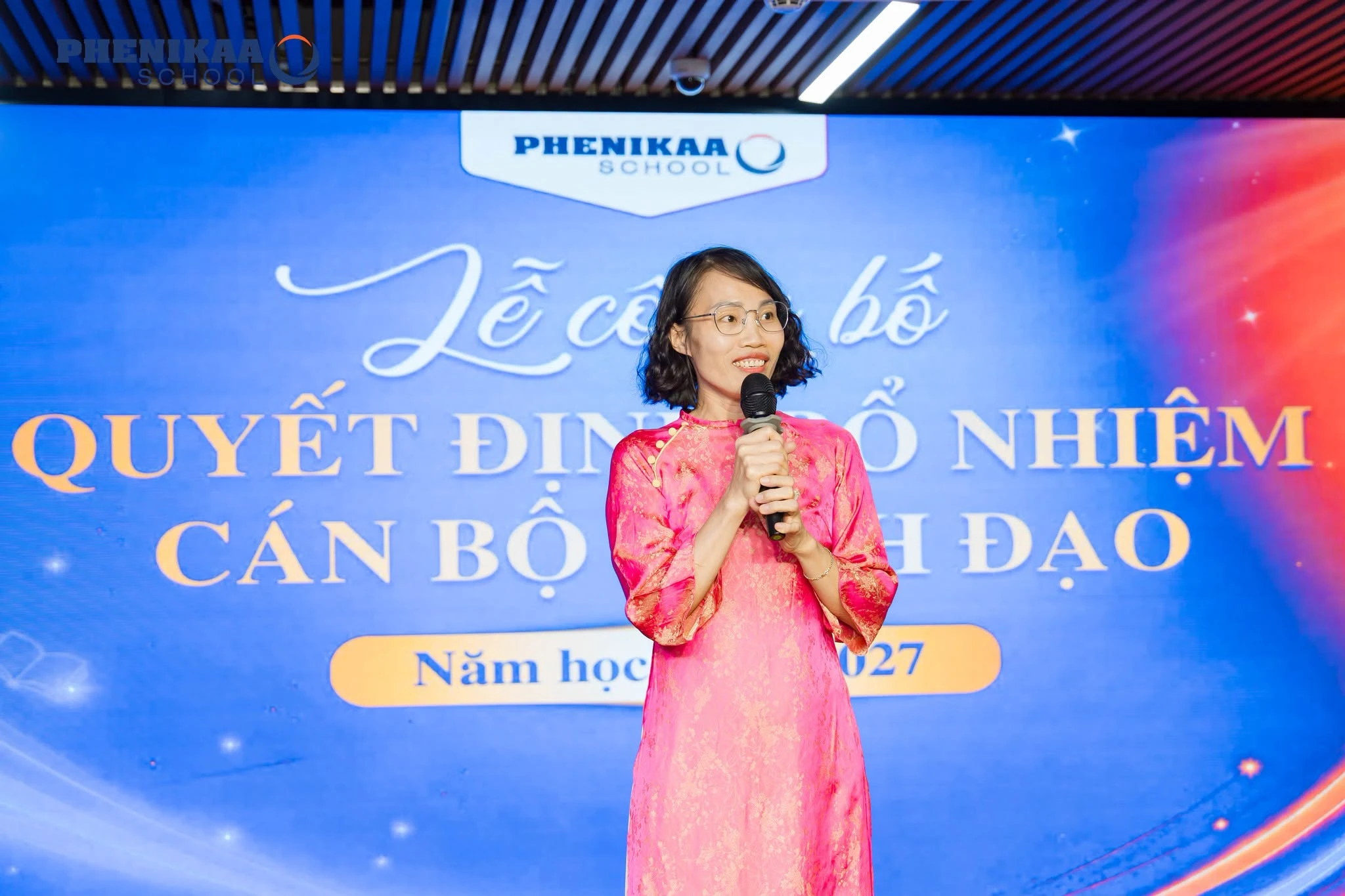 Cô Đình Thị Thủy phát biểu nhận nhiệm vụ và chia sẻ cảm xúc tại buổi lễ
