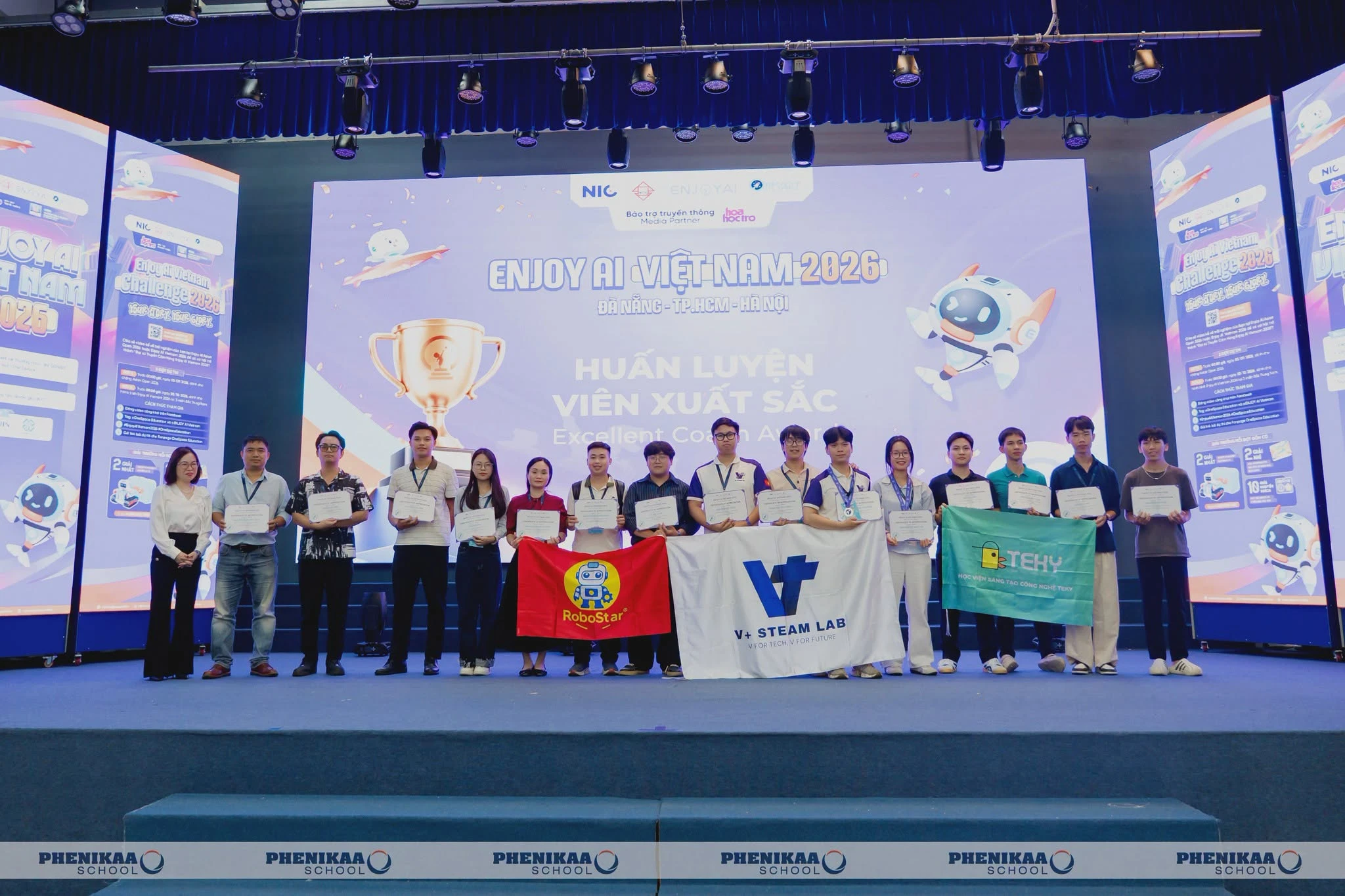 Thầy Phan Thế Đạt - Gi&aacute;o vi&ecirc;n Tin học xuất sắc đạt giải Huấn luyện vi&ecirc;n xuất sắc