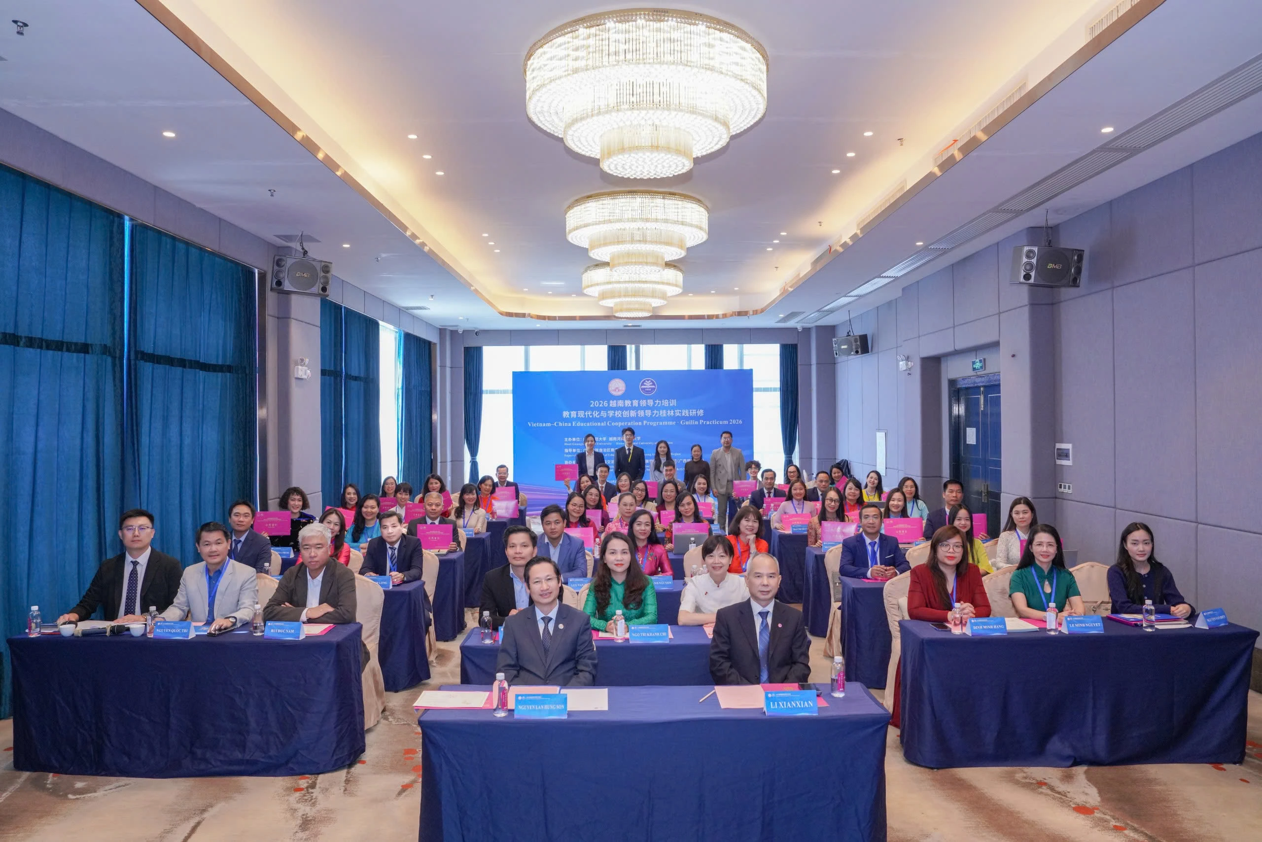 Đoàn BGH, CBQL tham dự chương trình